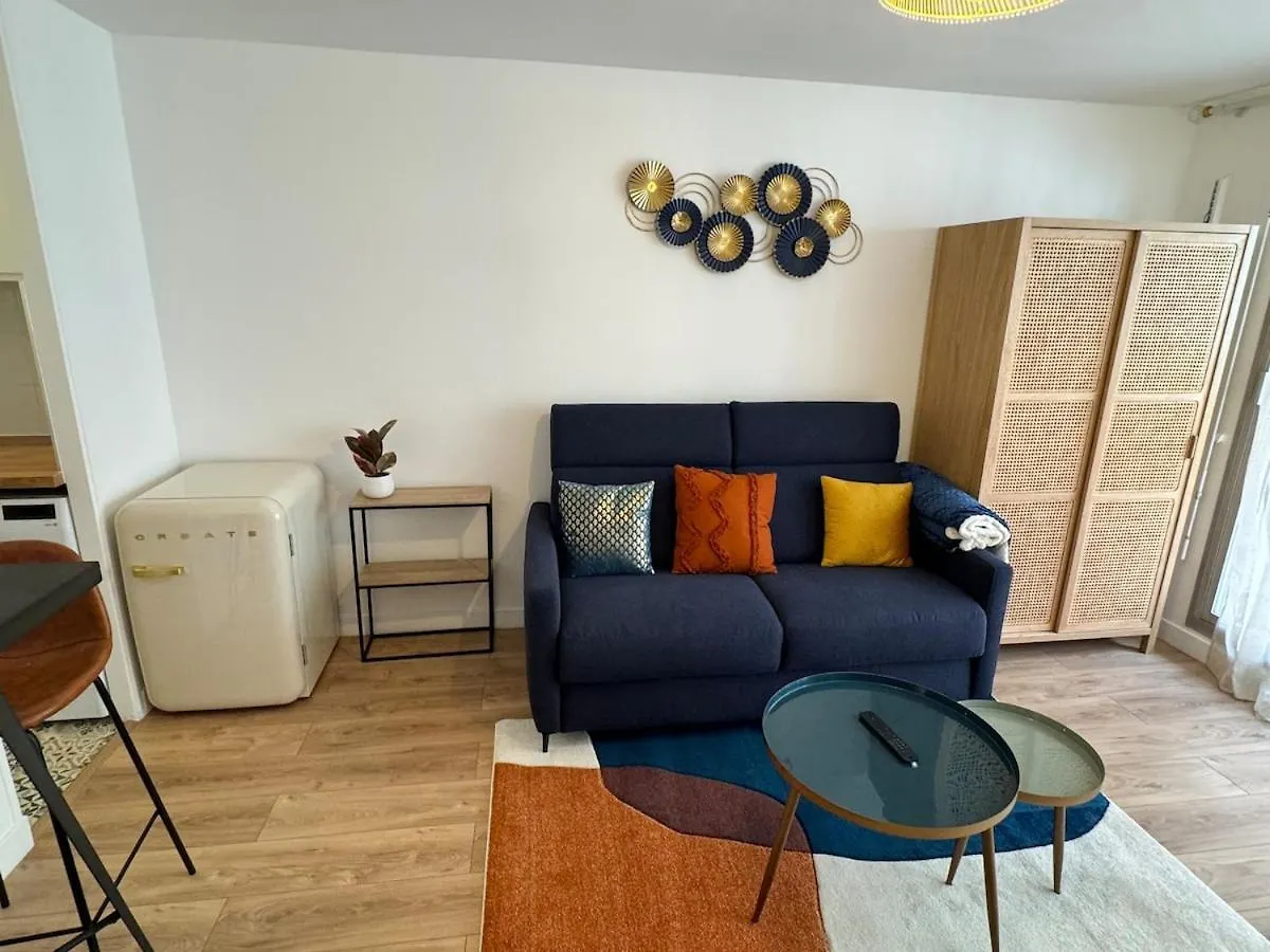 Furnished Studio Paris 17